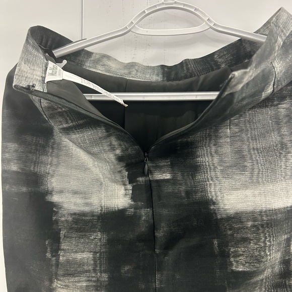 Max Mara Printed Pencil Skirt in Black and Grey, Size 2 - Picture 8 of 13